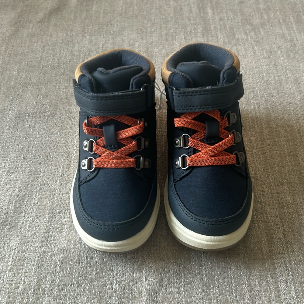 Cat & Jack “blue Felix” boot Size 6. NWT.